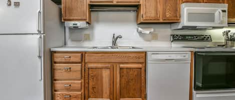 Condo, Multiple Beds, Valley View (Flying Dutchman 1117) | Private kitchen | Oven, stovetop, toaster, freezer