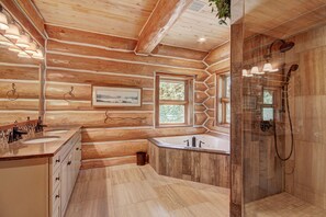 House, Multiple Beds, Mountain View (Grand Lodge at Keystone 633) | Bathroom | Hair dryer, towels, soap, shampoo - Grand Lodge at Keystone 633 (Keystone)
