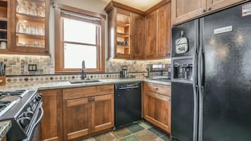 Nhà liên kế, nhiều giường, quang cảnh resort (Red Hawk Townhomes 2333) | Bếp riêng | Tủ lạnh, lò vi sóng, lò nướng, bếp nấu