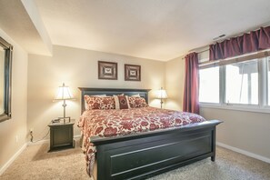 シグネチャー ハウス 5 ベッドルーム スパ浴槽 バレービュー (Lazy K Mountain Home 31) | 5 室のベッドルーム、客室ごとに異なる装飾、客室ごとに異なるインテリア、デスク
