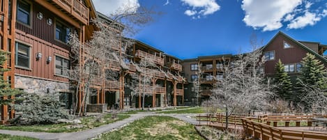 Condo Prestigio, 1 habitación, balcón, vista a la montaña (Tenderfoot Lodge 2620) | Exterior