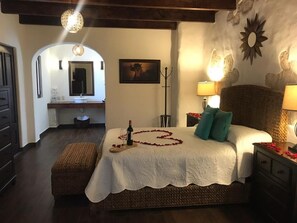 Blackout drapes, iron/ironing board, free WiFi, bed sheets - Hotel Boutique Rancho San Jorge (Ezequiel Montes)