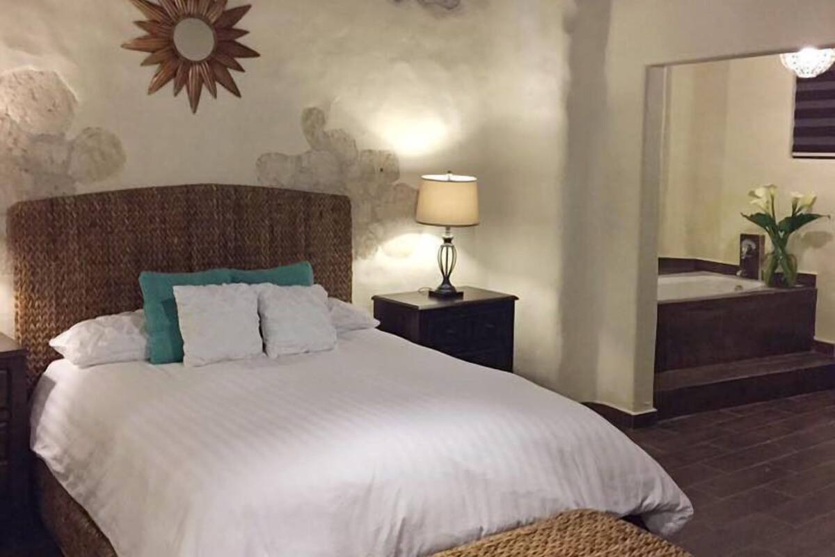 Cortinas blackout, tabla de planchar con plancha y wifi gratis 