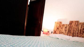 Kamar Double Basic | Seprai antialergi, kedap suara, dan Wi-Fi gratis