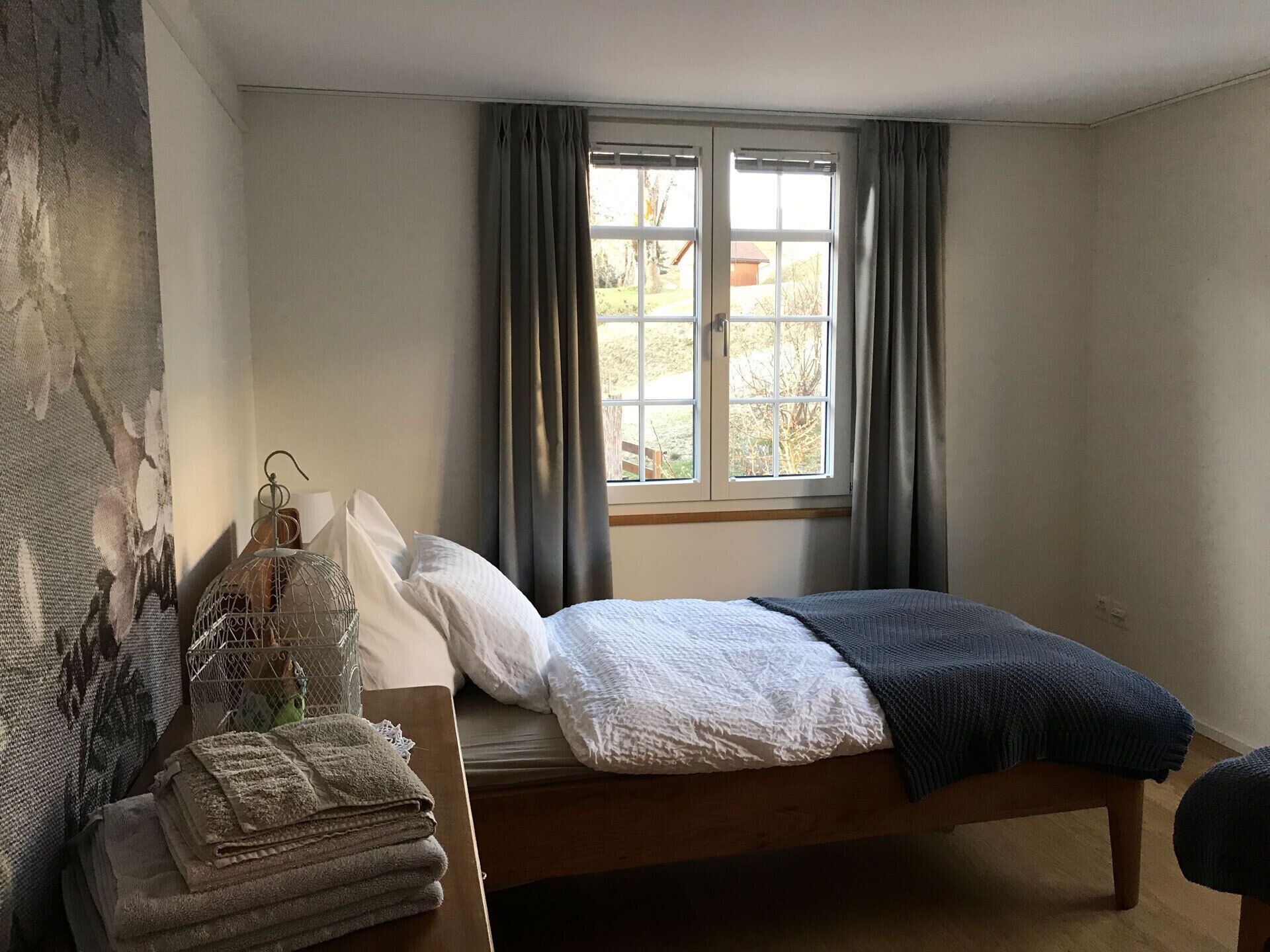 2 bedrooms, desk, iron/ironing board, travel cot