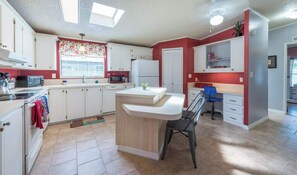Fridge, microwave, oven, stovetop - 25%off/Disney5mi/Fishing/2HotTub/3Pools/Gym/Courts (Winter Garden)
