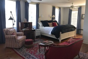 3 bedrooms, desk, iron/ironing board, travel cot