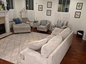 Smart TV, fireplace, offices, computer monitors - Master's Week Rental - Walking distance to Mexican Restaurant and a coffee shop (Augusta)