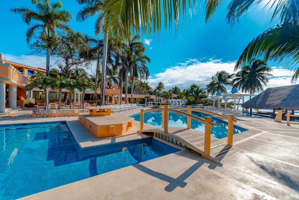 The pool at Puerto Aventuras Hotel and Beach Club