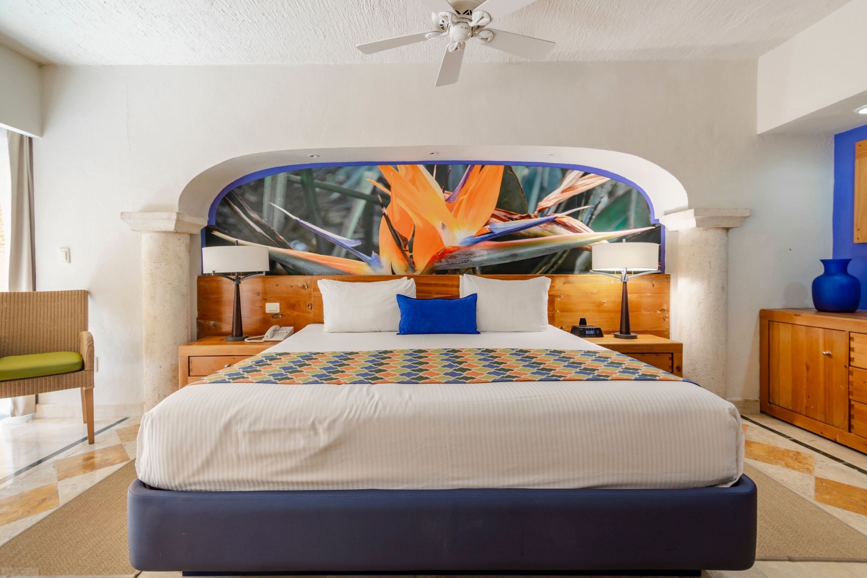 in-room safe, desk, laptop workspace, blackout curtains