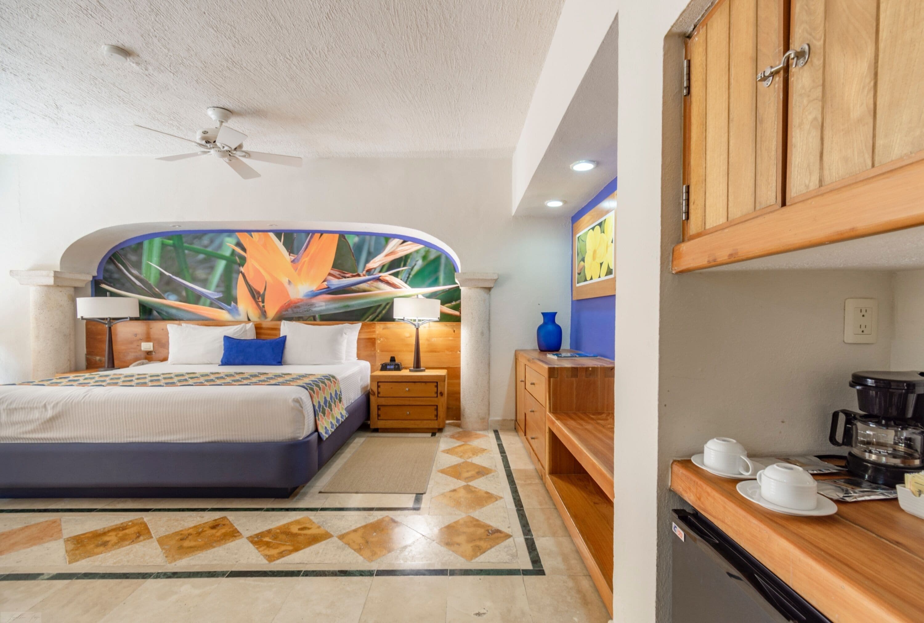 in-room safe, desk, laptop workspace, blackout curtains