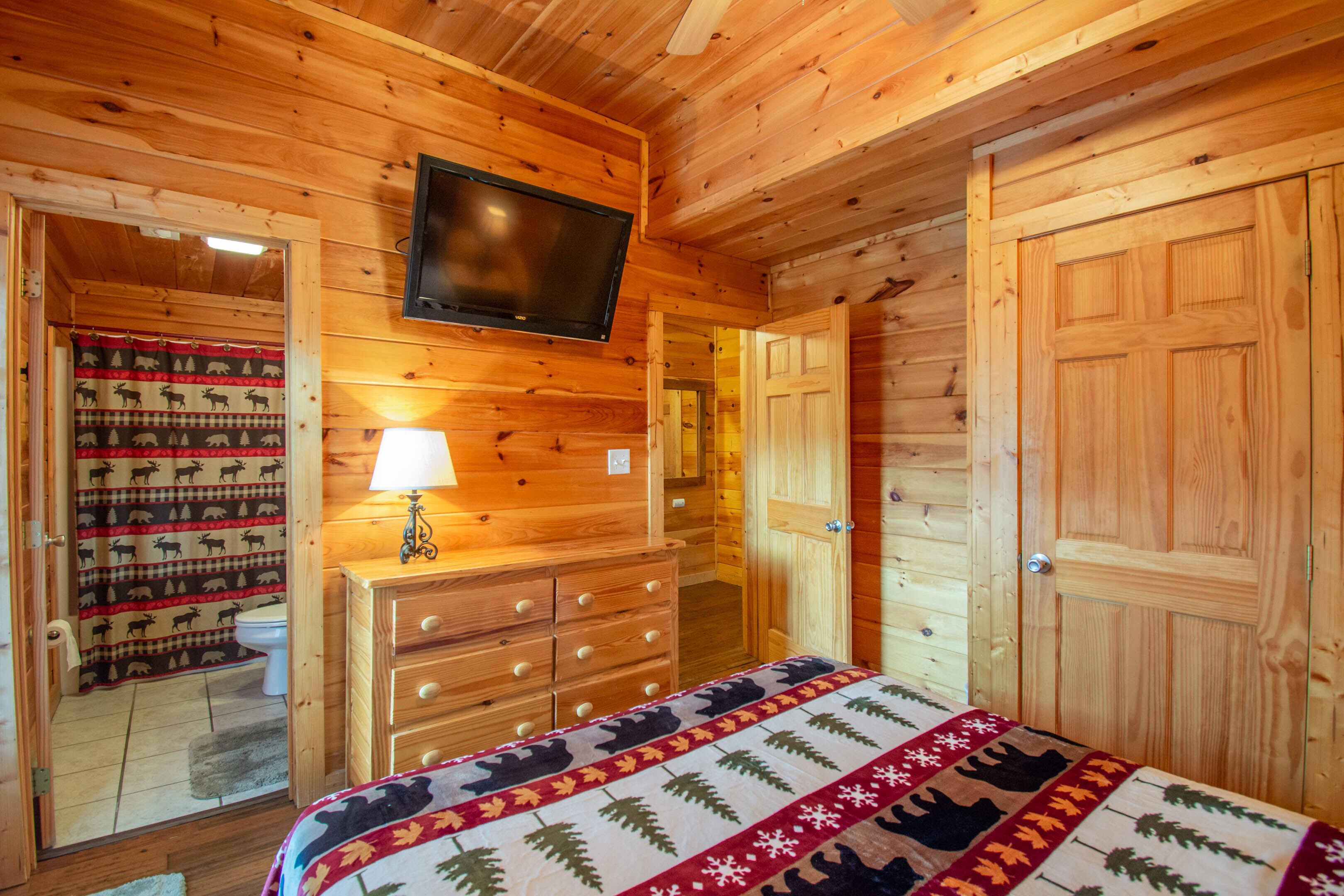 TV above bed in queen room (bottom floor)