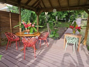 Outdoor dining - Gîte MORINGA (Bouillante)