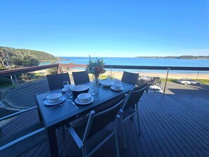 Outdoor dining - Ocean's Kiss (Mollymook Beach)