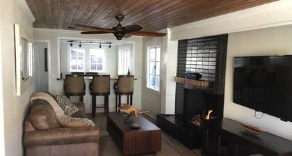 Private Courtyard, Hot Tub, Reserved Parking, HVAC, Steps to Bay Beach