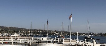 Private Courtyard, Hot Tub, Reserved Parking, HVAC, Steps to Bay Beach