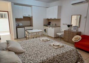 1 habitación, tabla de planchar con plancha, wifi gratis y ropa de cama 