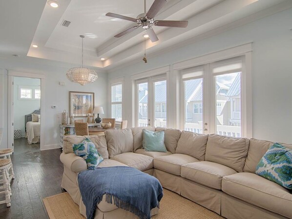 Condo, 2 Bedrooms | Living room | 32-inch TV with cable channels