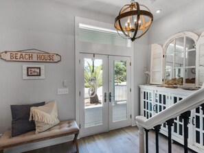 House, 4 Bedrooms | Living room