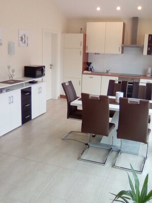 Køleskab, mikrobølgeovn, ovn, opvaskemaskine