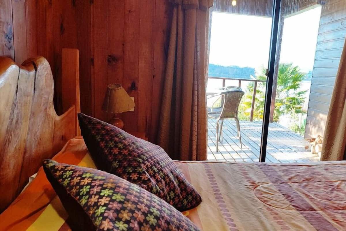 Family Cabin, 2 Bedrooms | 1 bedroom, bed sheets