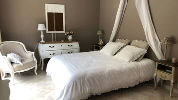 4 chambres, fer et planche Ă  repasser, Wi-Fi, draps fournis