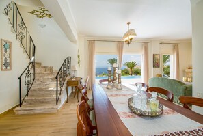 Dining - 100mt to the Beach ★ Stunning Sunset ★ Private pool ★ Exclusive location (Kokkino Chorio)