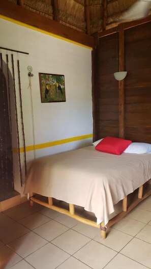 Chambre double, 1 très grand lit, vue sur le jardin | Literie fournie