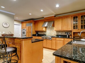 Condo, 3 Bedrooms | Private kitchen