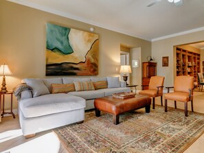 Condo, 3 Bedrooms | Living room | 32-inch TV with cable channels