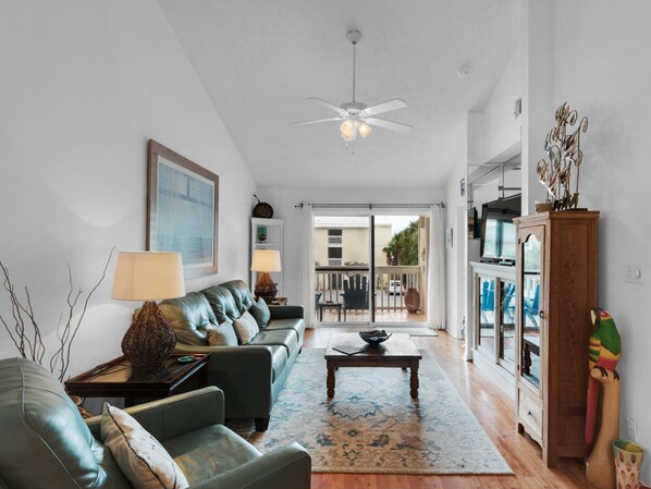 Condo, 2 Bedrooms | Living room | 32-inch TV with cable channels