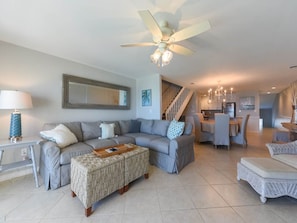 Living room - Blue Tide Townhomes 5B by Vacasa (Panama City Beach)