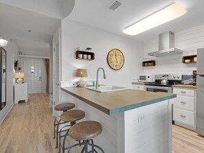 Condo, 1 Bedroom | Private kitchen