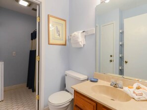 Condo, 1 Bedroom | Bathroom | Towels