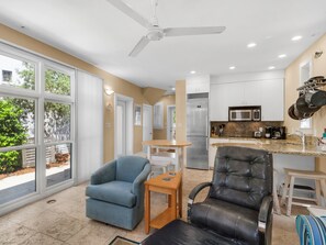 Living room - Grand Tortuga Squirt by Vacasa (Panama City Beach)