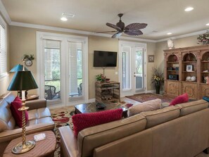 Condo, 2 Bedrooms | Living room