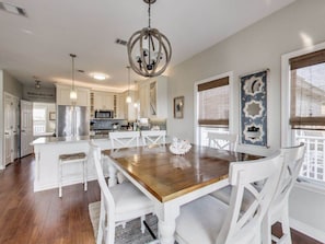 House, 4 Bedrooms | Private kitchen