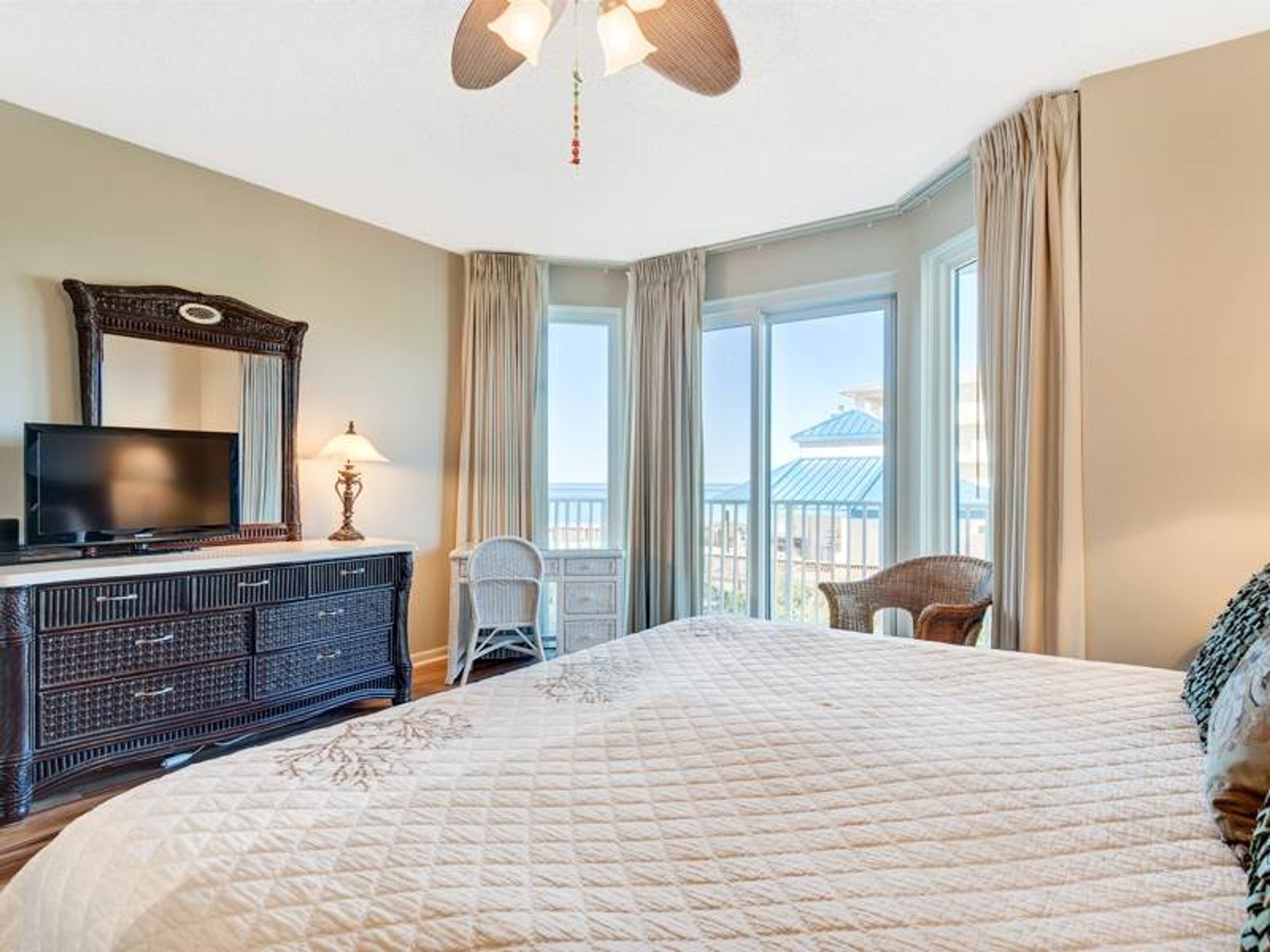 Condo, 3 habitaciones | 3 habitaciones, muebles diferentes y wifi gratis 