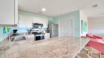 Condo, 2 Bedrooms | Private kitchen
