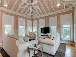 獨棟房屋, 2 間臥室 | 客廳 | 32-吋平面電視、有線頻道、電視