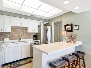 Condo, 3 Bedrooms | Private kitchen