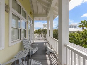 House, 2 Bedrooms | Balcony