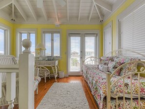 House, 2 Bedrooms | Living room