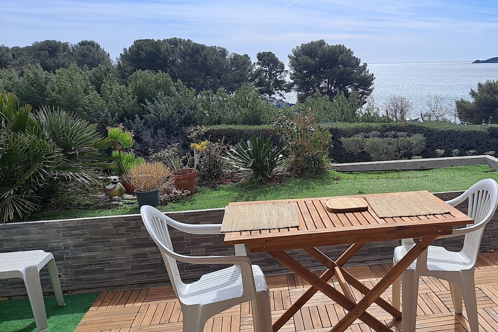 Large studio terrace view bay of la ciotat<br>2 bikes available