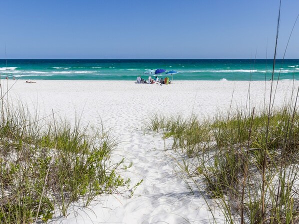 Condo, 4 Bedrooms | Beach | On the beach - La Casa Rosada (Navarre)