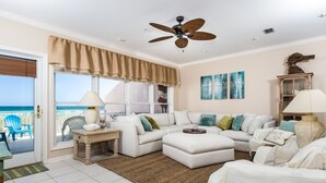 Condo, 4 Bedrooms | Living room | 32-inch flat-screen TV with cable channels, TV - La Casa Rosada (Navarre)