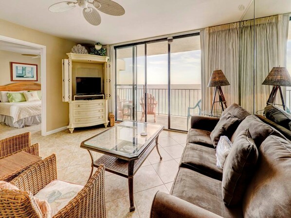 Condo, 2 Bedrooms | Living room