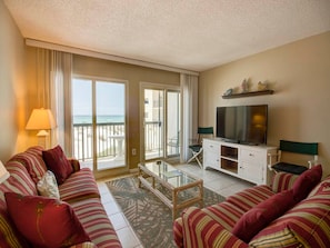 Condo, 2 Bedrooms | Living room