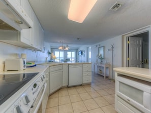 Condo, 2 Bedrooms | Private kitchen