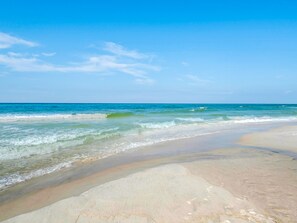 Condo, 2 habitaciones | Playa | Playa en los alrededores